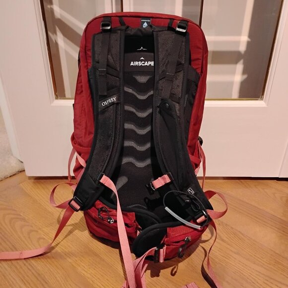 NWT Osprey Women's Tempest Backpack - 20L Size M/L - Picture 2 of 4